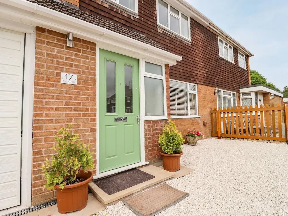 17 Sands Close