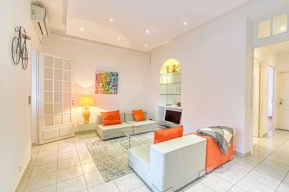 Bright and Beautiful Apartment, 10 Mins From Palais & Croisette