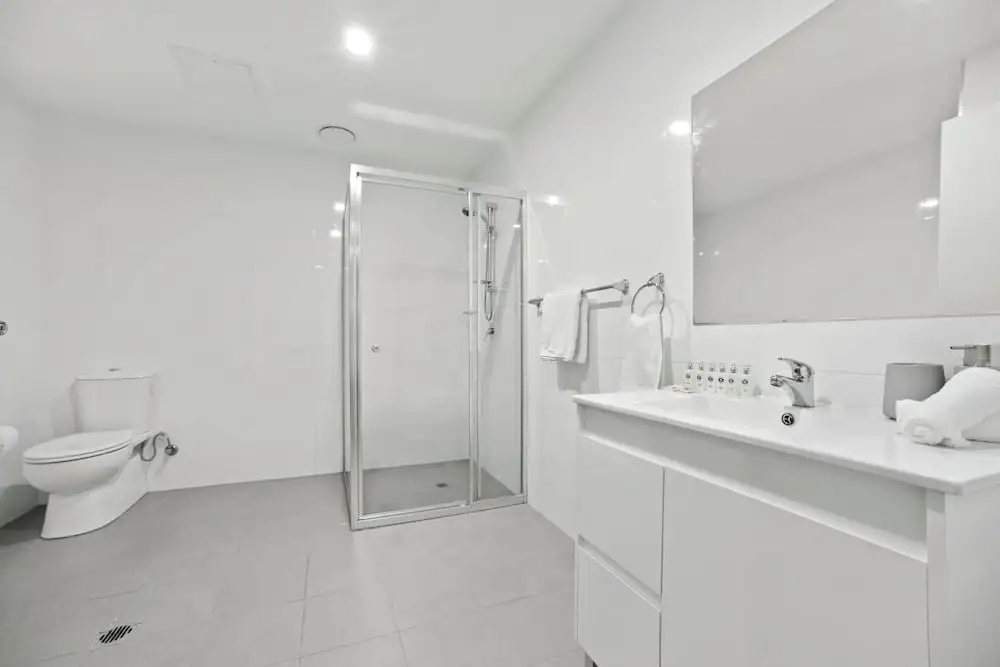 Modern Luxury Apartment Walking Distance to Train Station