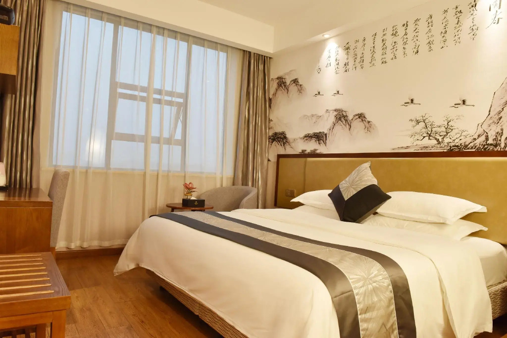 Dolton Lushan Hotel