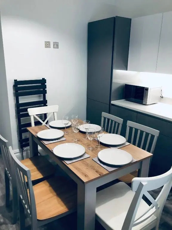 Entire spacious 4 bedroom apartment in Bournemouth