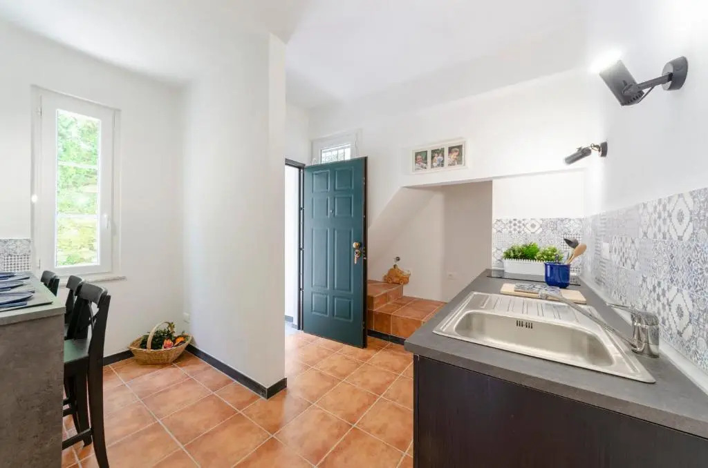 ALTIDO Charming House for 12, with Patio in Vernazza