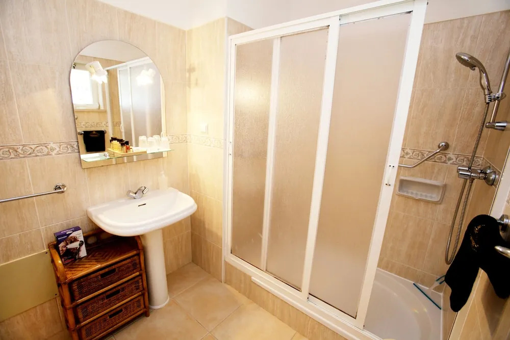 Villa Oasis, Piscina, Jacuzzi, Ténis e Praias!