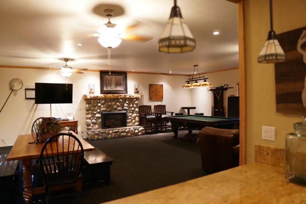 Village Inn