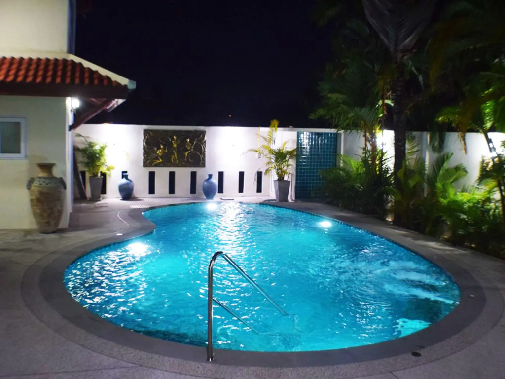 Luxury 5 Bed 5 Bath Villa