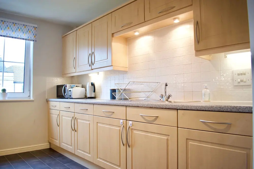 Large 2 Bedroom Flat in Leith With Free Parking