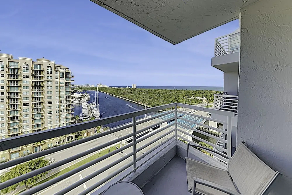 New Listing! Luxe Resort W/ Pool: Near Beach 2 Bedroom Hotel Room