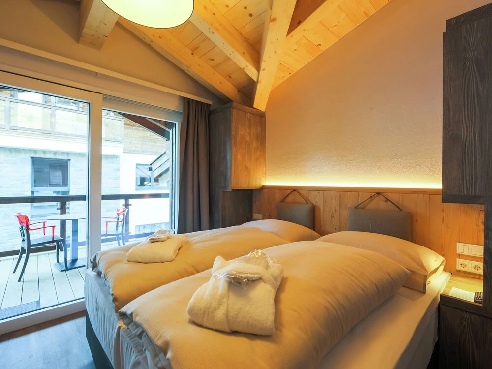 Lush Apartment in Kaprun with Sauna, Hot Tub & Views