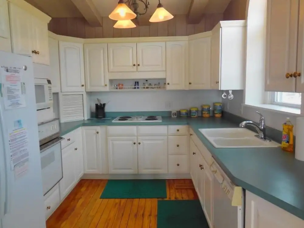 Johnsons Point of View - 4 Br Home
