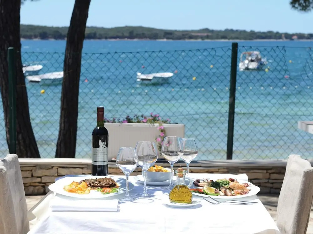 Carefully Furnished Bungalow With 2 Bathrooms, 7km From Pula