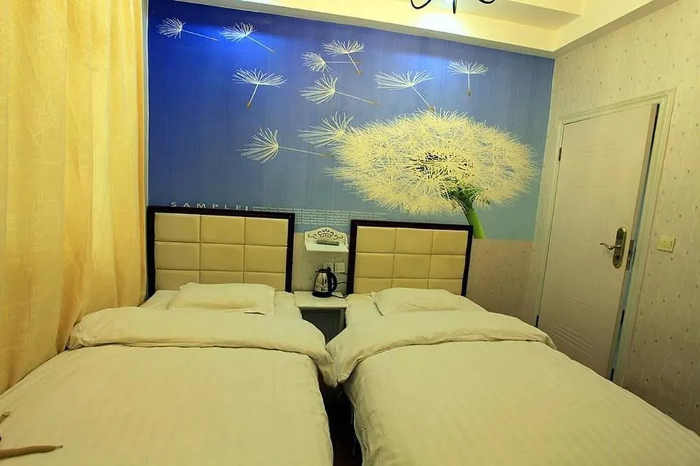 Yijianglou River View Inn (Fenghuang Old Town River View)