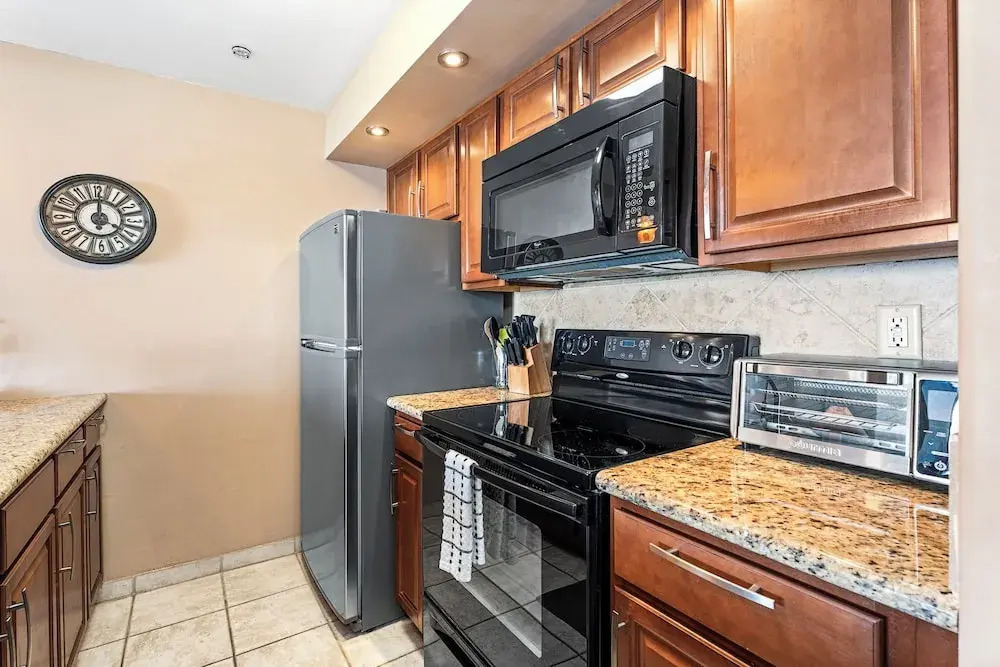 Easy Walk to Town Ocean Front AC & Wifi - Vrkcv