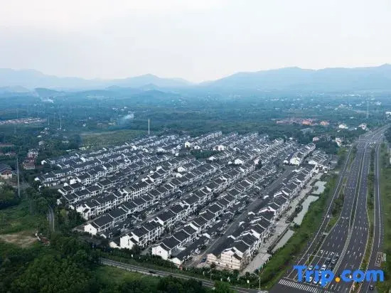 Yaochi Ju Creamy-Style Art Design View Inn (Longchi Mountain Scenic Area, Yaohu Town)