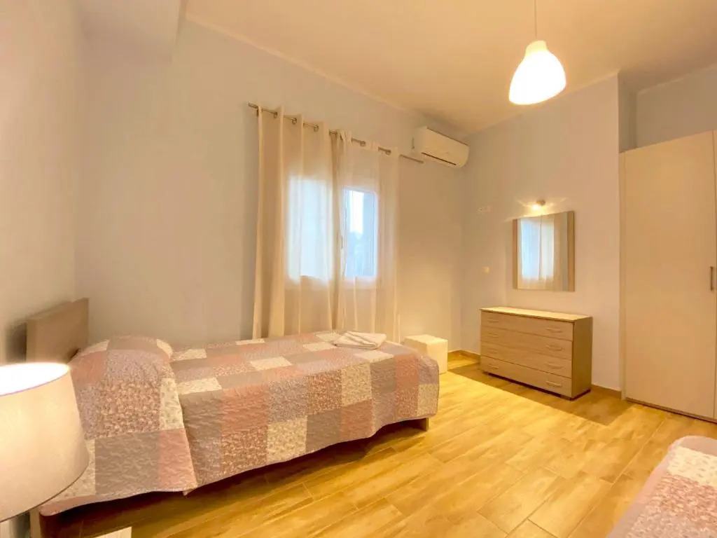 Nissaki Apartments and Vasilis House