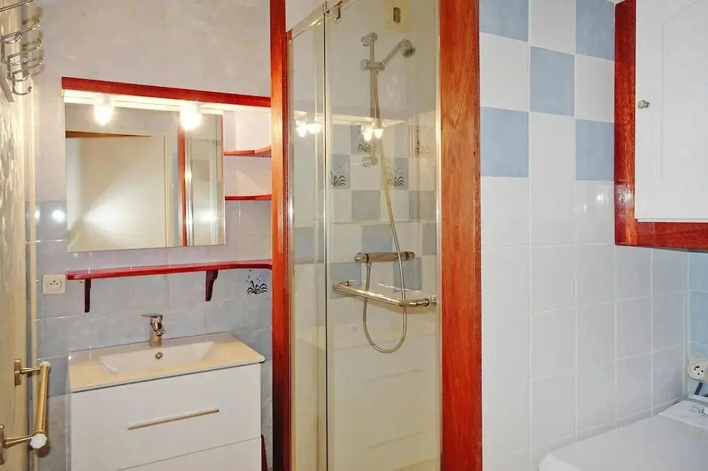 Apartment in St Quay Near Seven Beaches