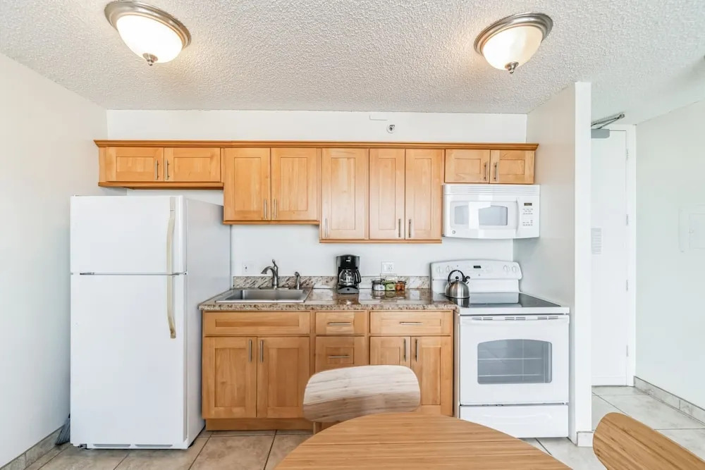 Waikiki Banyan Condo With Panoramic 37th Floor Ocean Views