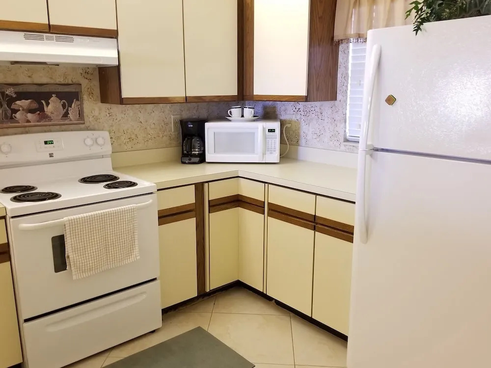 2 Bed, 2 Bath, Ocean View, Poolside - Sea Place 13137