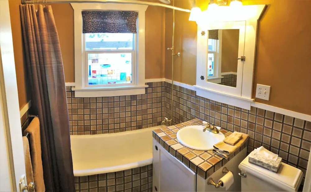 East Vacation House #362904 6 Bedrooms 2 Bathrooms Home