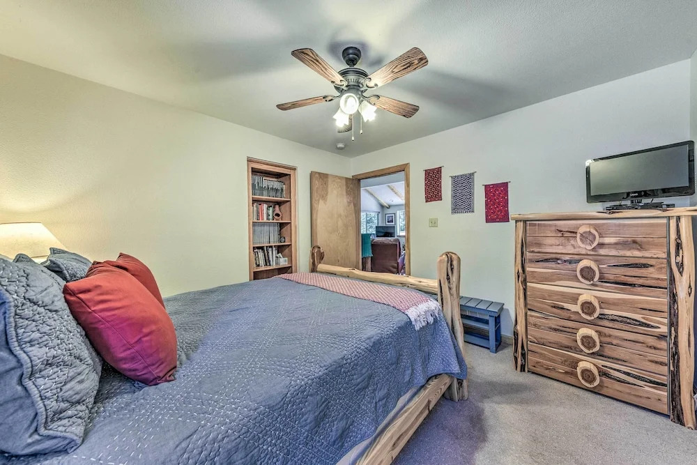 Cloudcroft Cabin w/ Deck < 2 Mi to Downtown!