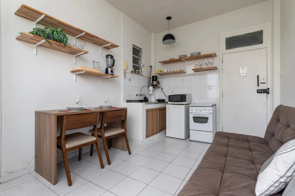 2 pax two blocks from the beach | VP604 Z1