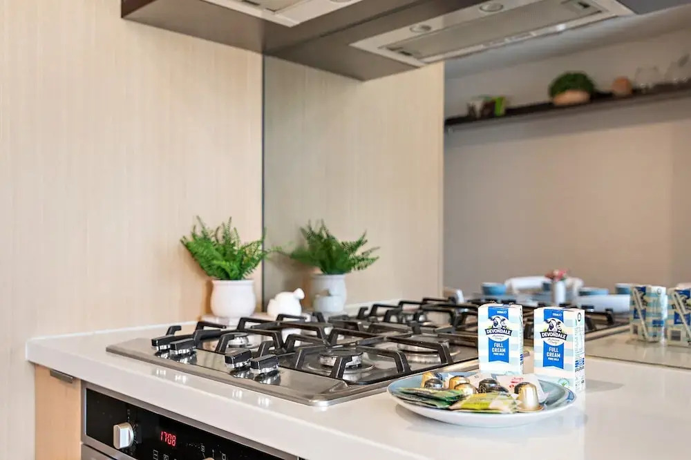 Modern 2-bedroom Retreat Minutes From St Kilda