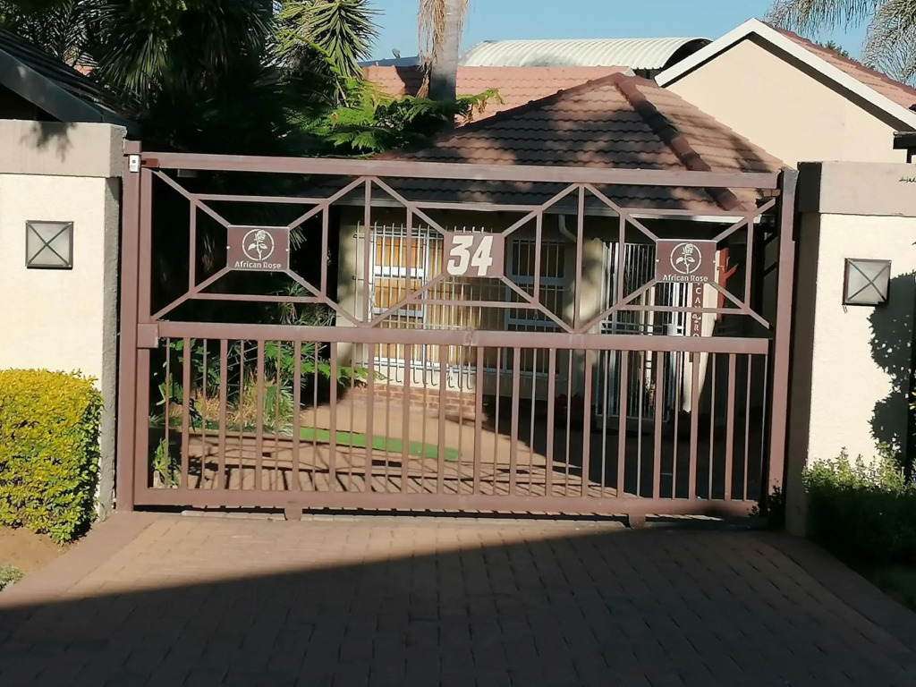 Captivating 3-Bed House in Kempton Park