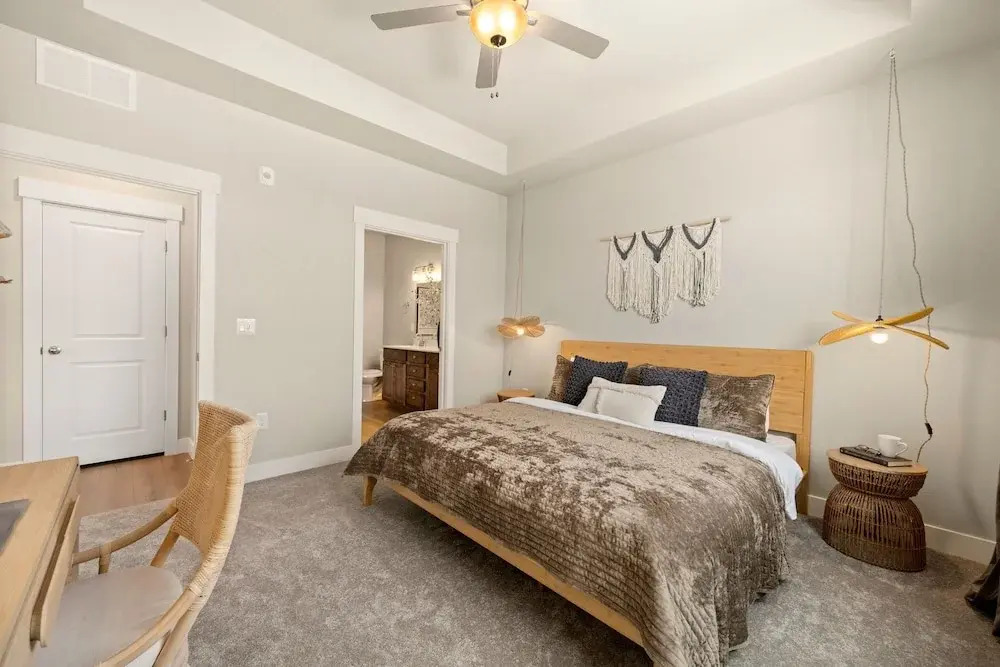 The Landmark 2 King Beds, Garage & Fireplace