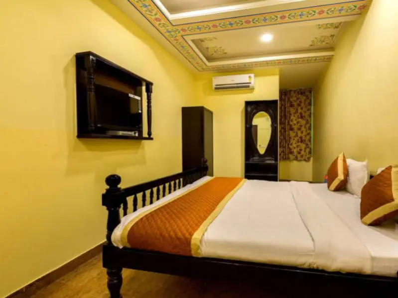 ZO Rooms SC Road Sindhi Camp