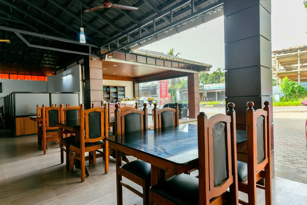 OYO 22757 Gokulam Heritage Plaza