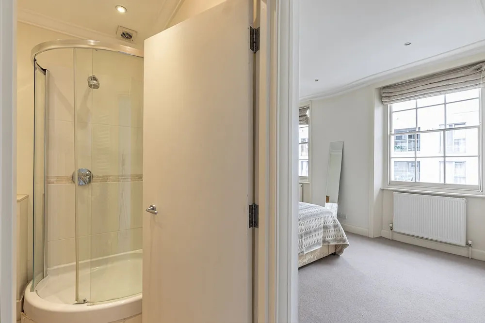 Rustic 2BR apt with balcony in Pimlico near Victoria
