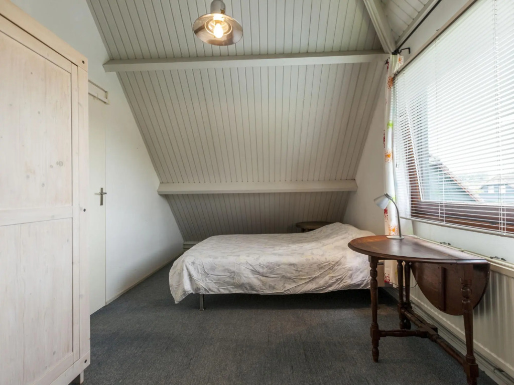 Lovely holiday home in Wolphaartsdijk close to the lake