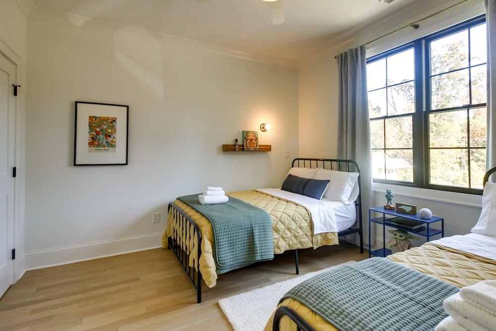 Belmont Vacation Home w/ Fire Pit: Walk Downtown!