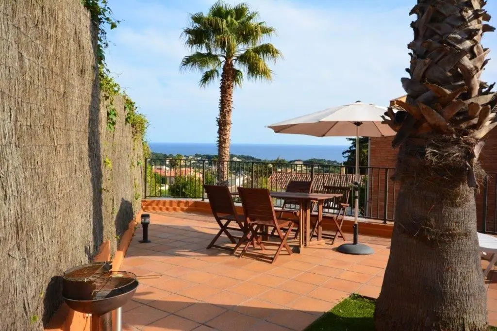 4 bedrooms house with sea view enclosed garden and wifi at Lloret de Mar 1 km away from the beach