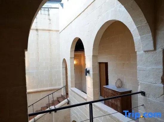 OneFifty - 4 bedrooms (sleeps 8+2 kids) Xaghra village