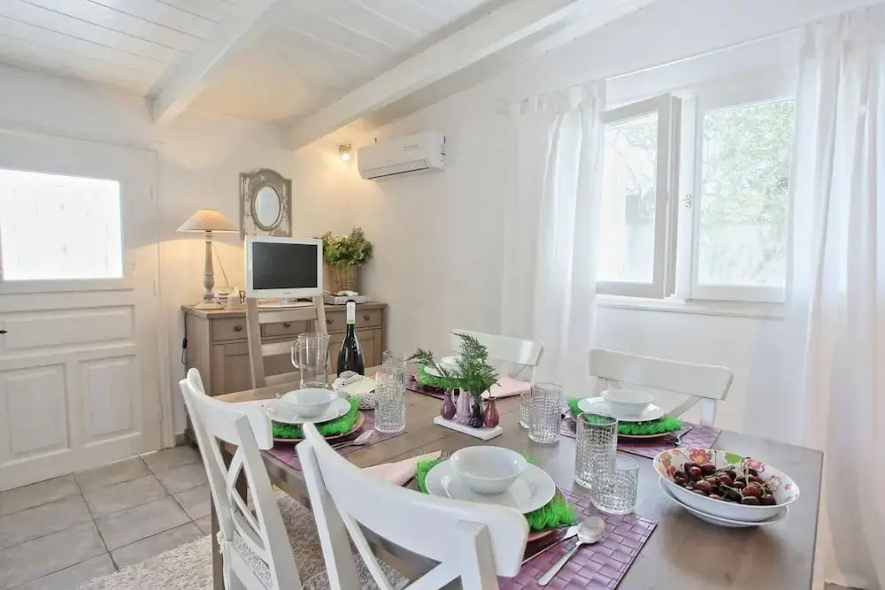 Lili Luxury Cottage in Ozias