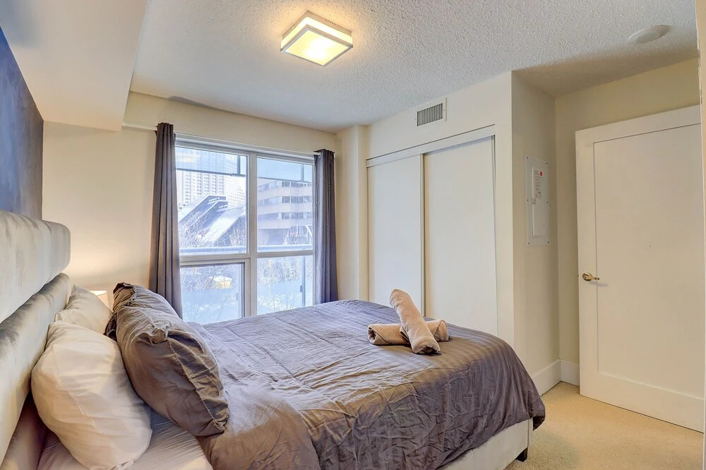 PlanURstay  - 300 Front Street West