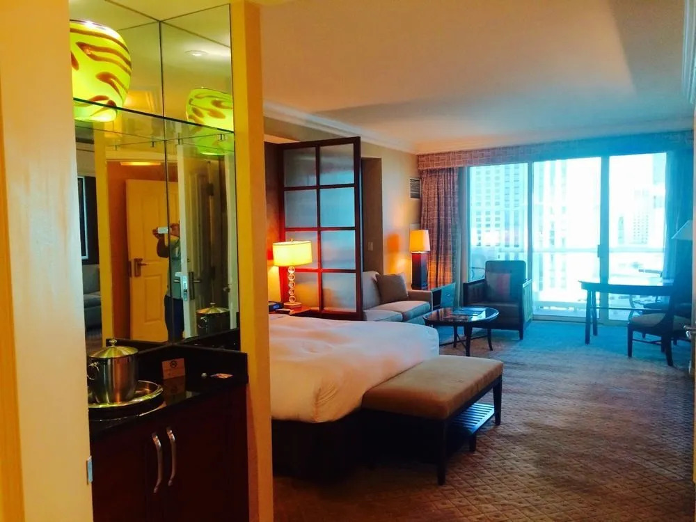 Aaa Deluxe Suite At The Signature Condo Hotel