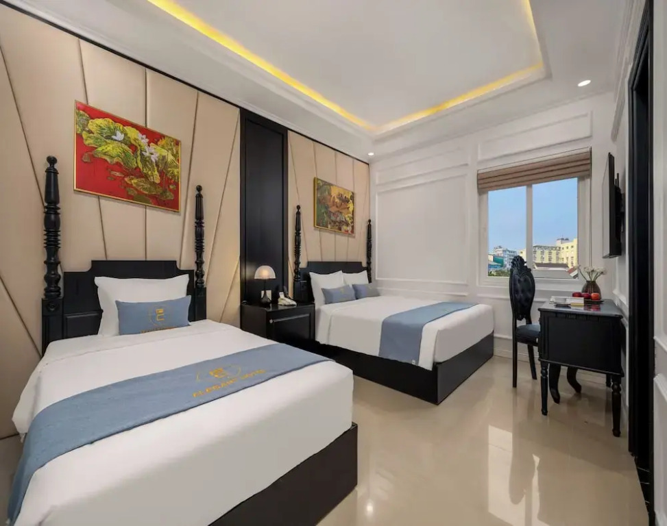 The Elegant Boutique - Hue