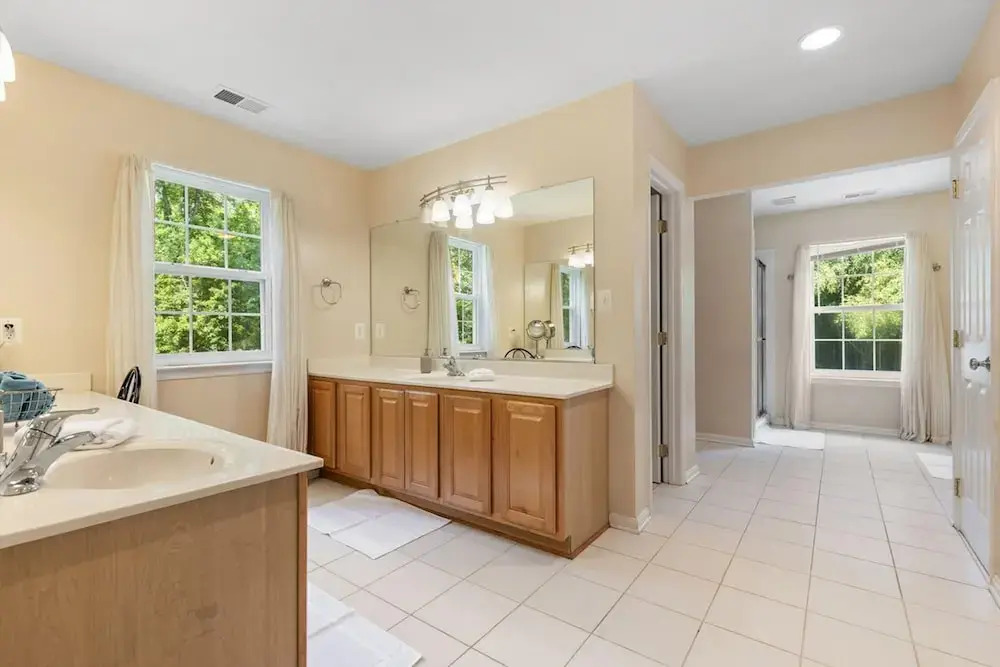 Entire 4 BR in Beloved DC Area Takoma Park