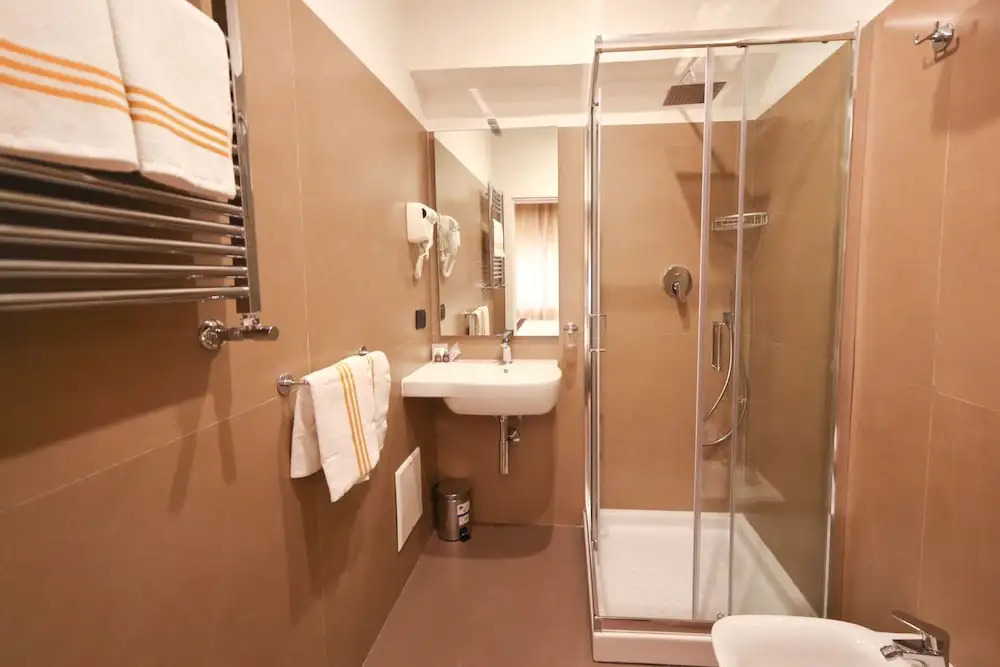 7th Floor Suite