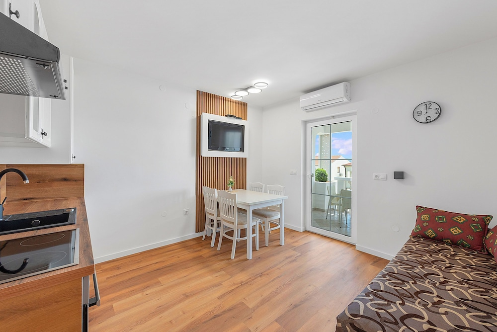Superior Apartment Tania 6