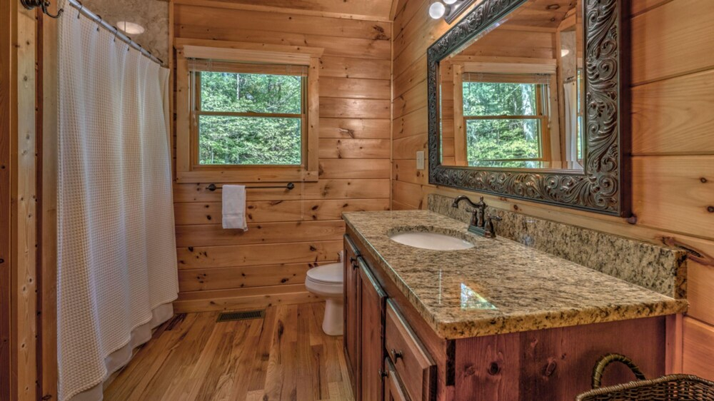 Cozy Bear Cabin by Escape to Blue Ridge