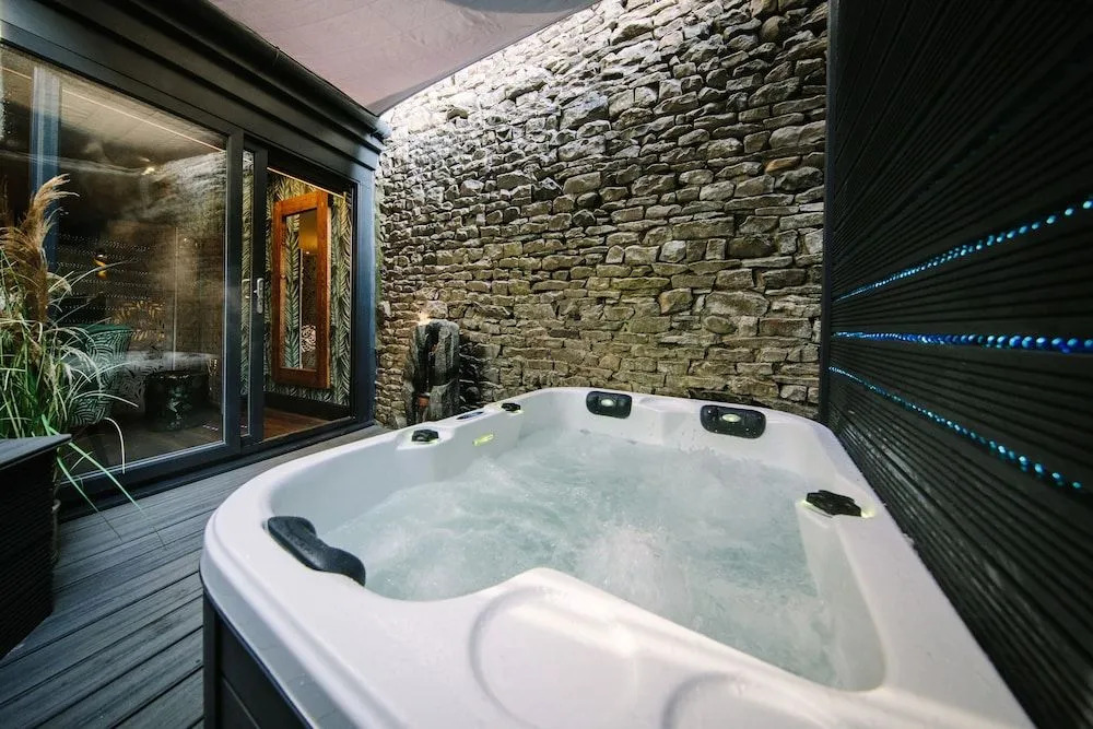 Absoluxe Suites