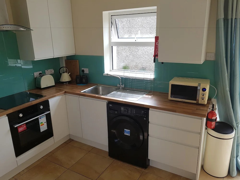 3 Bed Newly Renovated Cork city Sleeps 5