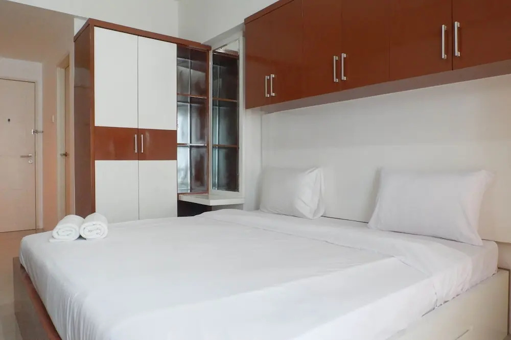 Comfy and Nice Studio at Orchard Supermall Mansion Apartment By Travelio