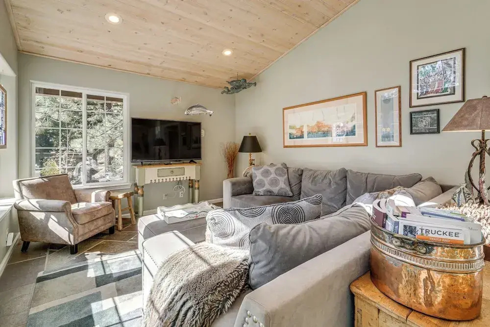 1 Mi to Lift! Olympic Valley Chalet w/ Hot Tub