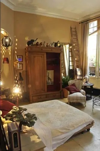 "Chambre dAutres", massages