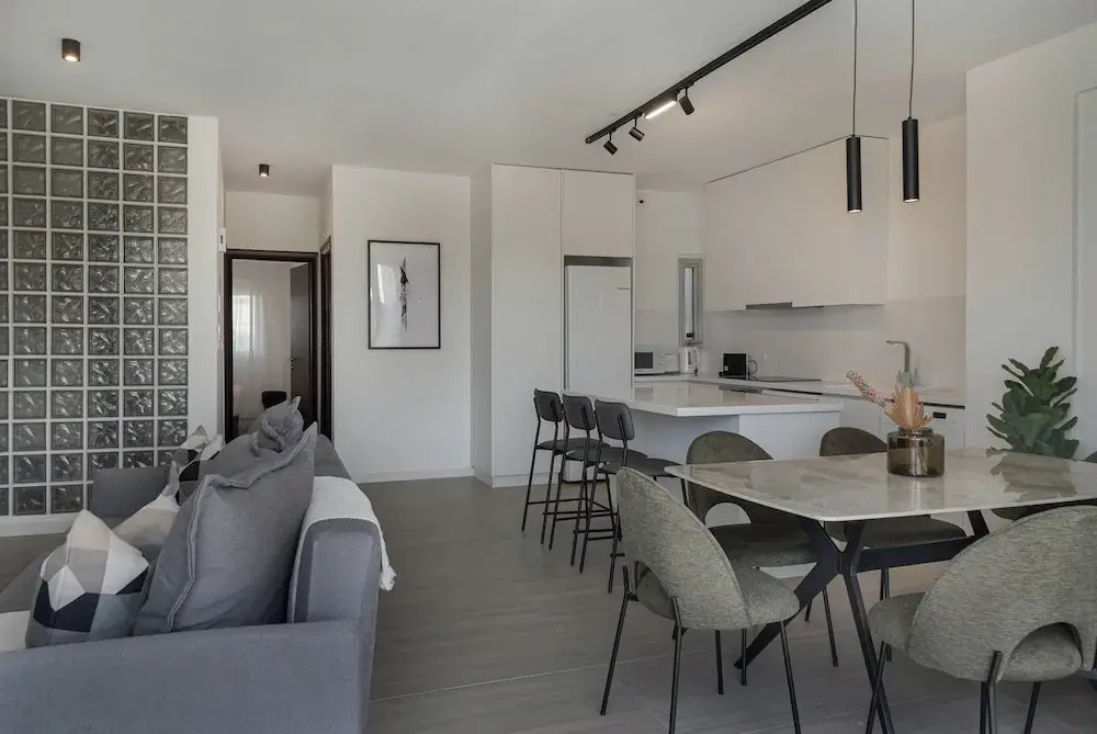 Phaedrus Living: Travertine Residences 102