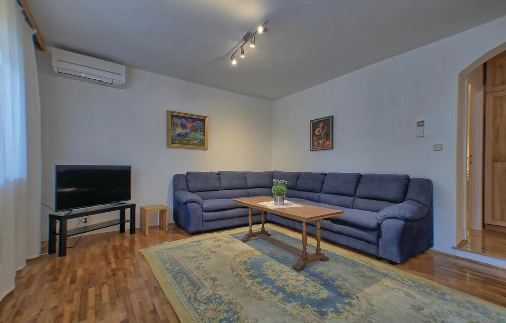 Stunning Home in Prizba With Wifi and 6 Bedrooms