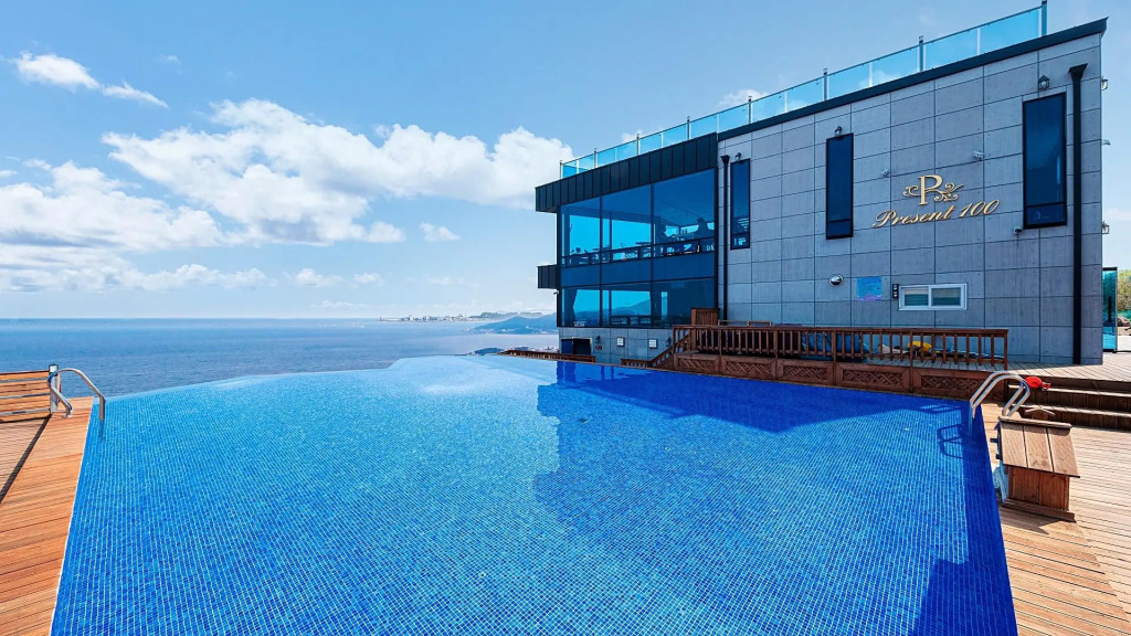 Present Poolvilla